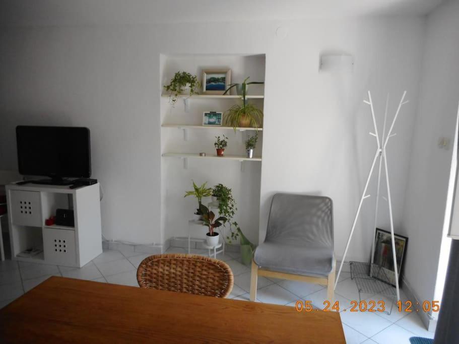 No.57 Apartment *